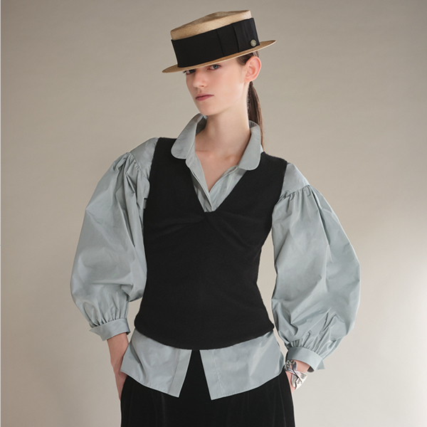 Knit Top “Daisy Twist Elegance”