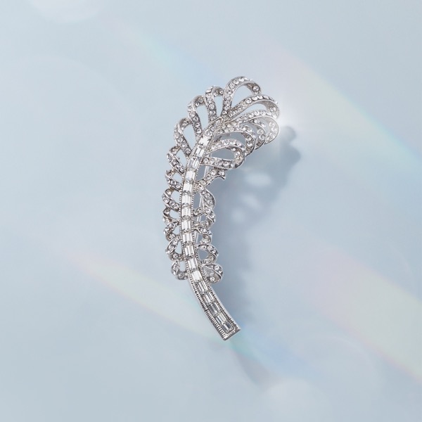ブローチ“Diamond Feather”