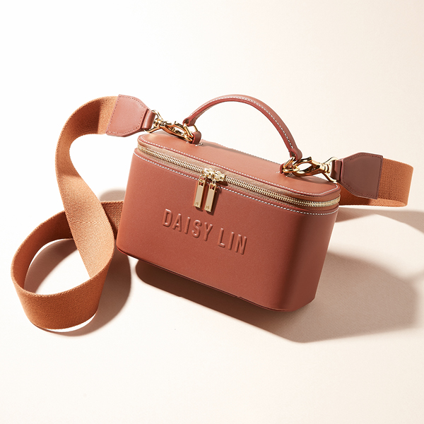 収納力に優れた、大きめサイズが新登場！Bag “Miss Lin Box“