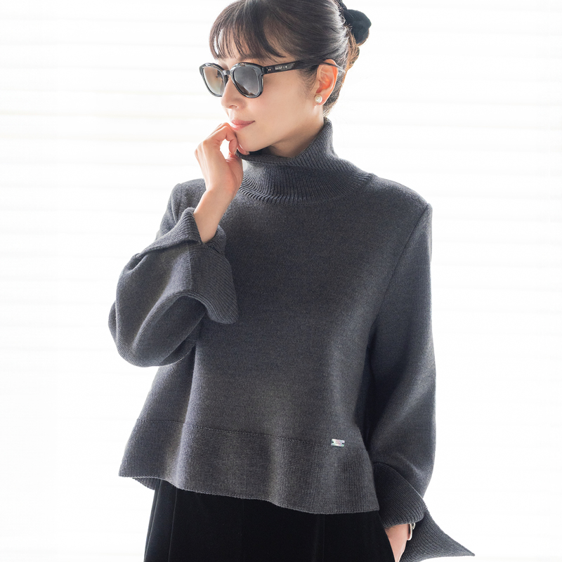 しっとりウール High Neck Sweater