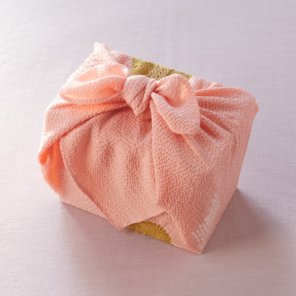 連載「ミスリンのお遣いもの」第１１回／"包む"という文化を映す「ゑり萬」の風呂敷